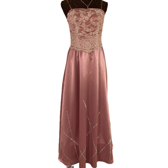 💚Beautiful Gown/prom dress💖💖 - Picture 3 of 17